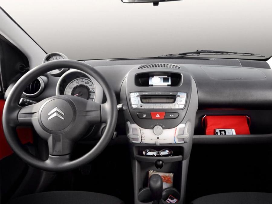  Citroen C1 3-Door 2005 года  (фото 8 из 10)